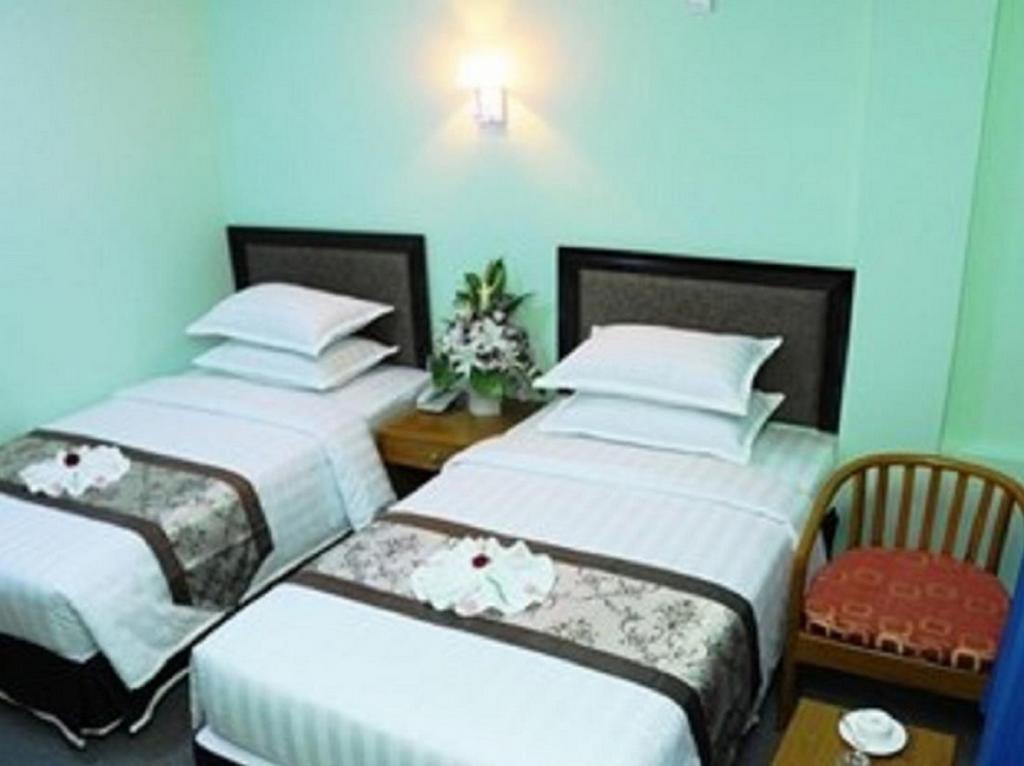 Hotel Bo Bo Min Янгон Екстериор снимка